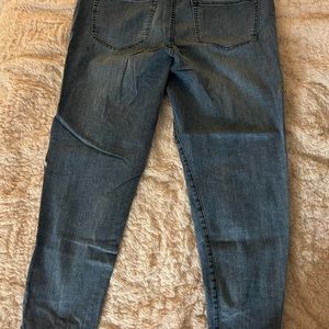 Cute jeans with floral designs. Very comfy